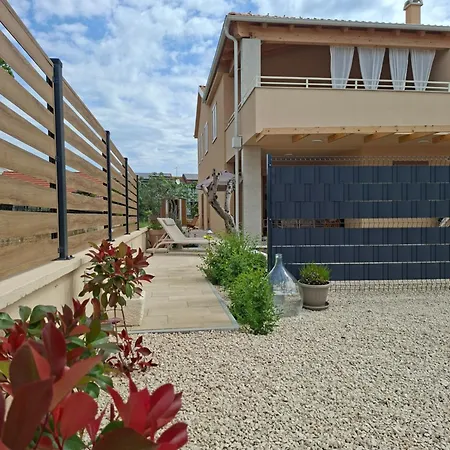 D2olive House *