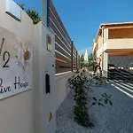 D2olive House